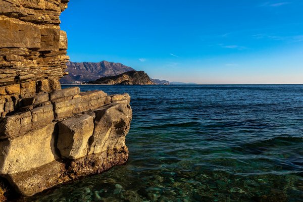 Quels sont les meilleurs itinéraires pour une randonnée en bord de mer en Cornouailles, Angleterre?