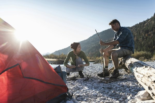 Quels sont les avantages du camping en région volcanique et comment minimiser les risques?